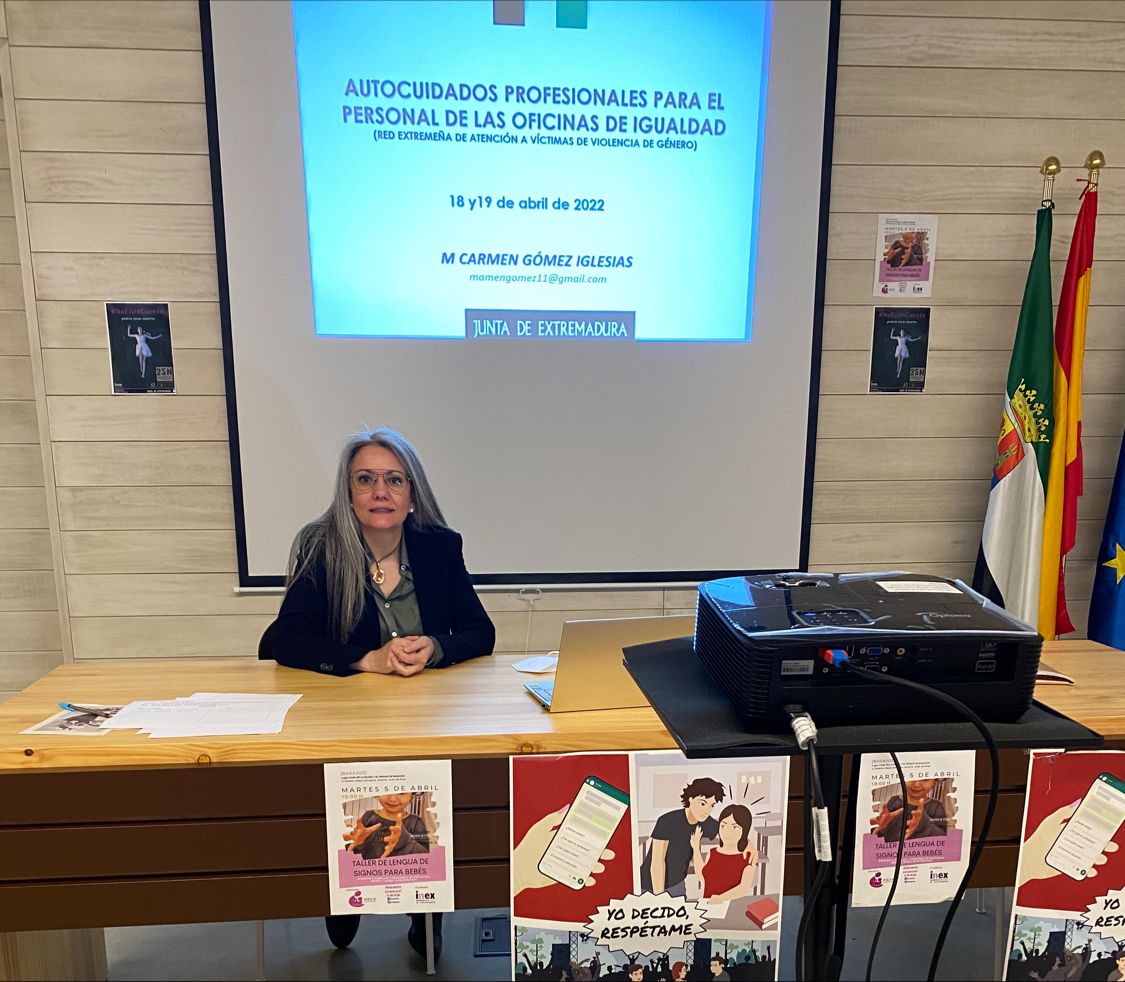 Formaci&oacute;n Autocuidados profesionales para el personal de las oficinas de igualdad, Instituto de la Mujer de Extremadura